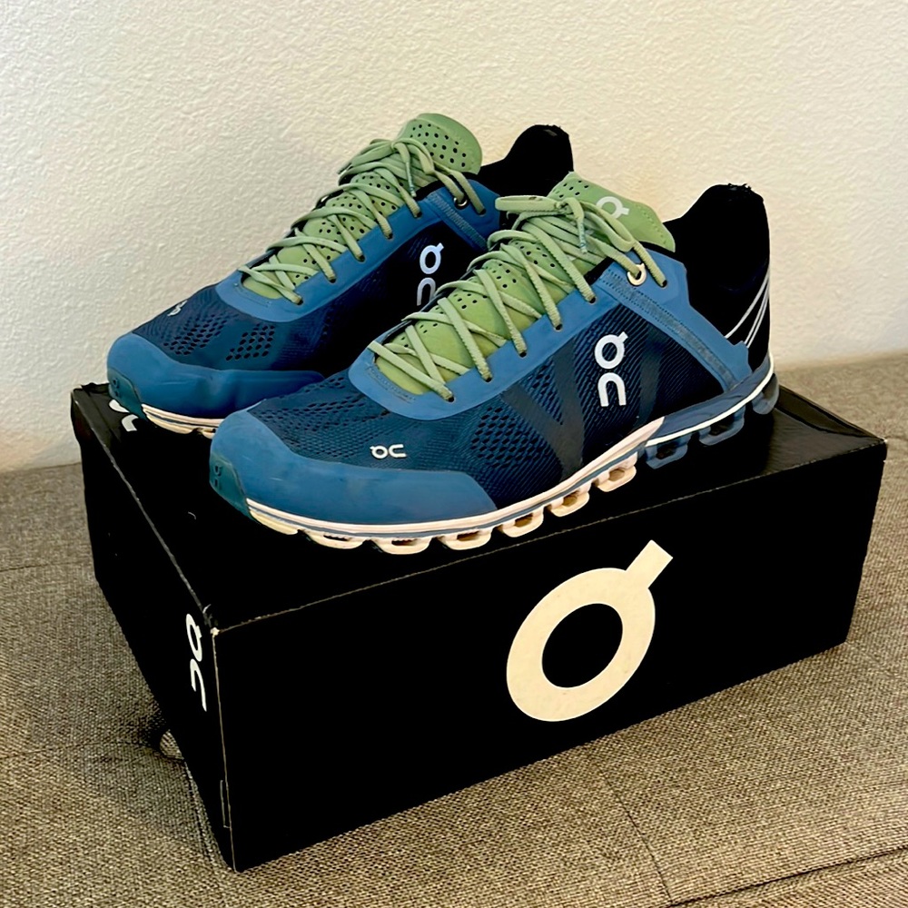 On Running Cloudflow Size 12 Men Preowned Good Condition. Lake / Fern Color
